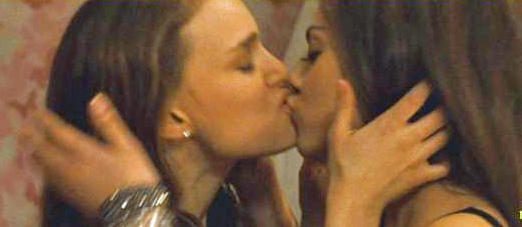 Natalie Portman and Mila Kunis Lez Out in Black Swan Trailer. Wanna See Natalie's Nude Butt?