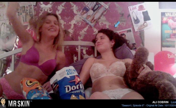 American Reunion's Ali Cobrin: "Jason Biggs Taught Me About Sex" [PIC]