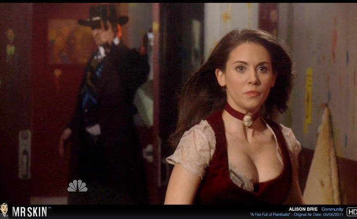 Alison Brie Says Nude Photos Exist Somewhere. Challenge Accepted!