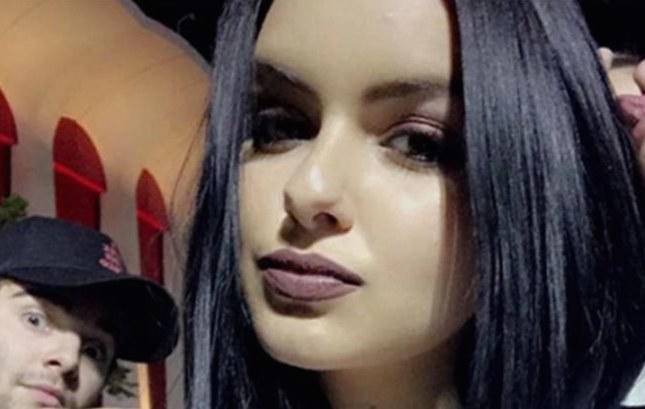 Even More Change - Ariel Winter Looks Completely Different In Cleavage Filled Snapchat