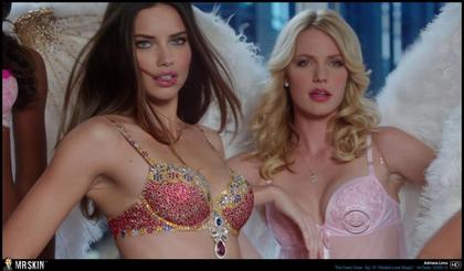 Taylor Swift Apparently Has the Hottest Lips in the World