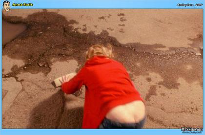 Nicole Scherzinger No Panties Outing + a Celebrity Buttcrack Roundup