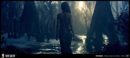 Nicole Scherzinger No Panties Outing + a Celebrity Buttcrack Roundup