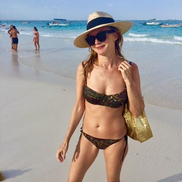 Heather Graham Always Looks Happy In A Bikini