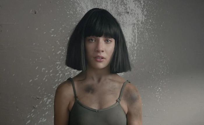 Who Wants To See Sia's Sexy Seat?