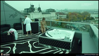TV Nudity Report: Shameless, Outlander, The Girlfriend Experience, Dark, Easy, Gomorrah, & Babylon Berlin 12.4.17