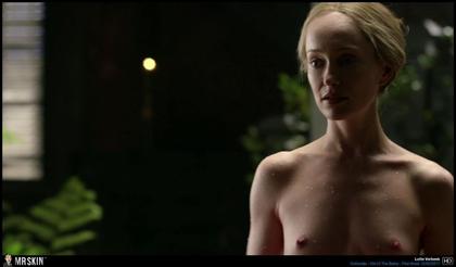 TV Nudity Report: Shameless, Outlander, The Girlfriend Experience, Dark, Easy, Gomorrah, & Babylon Berlin 12.4.17