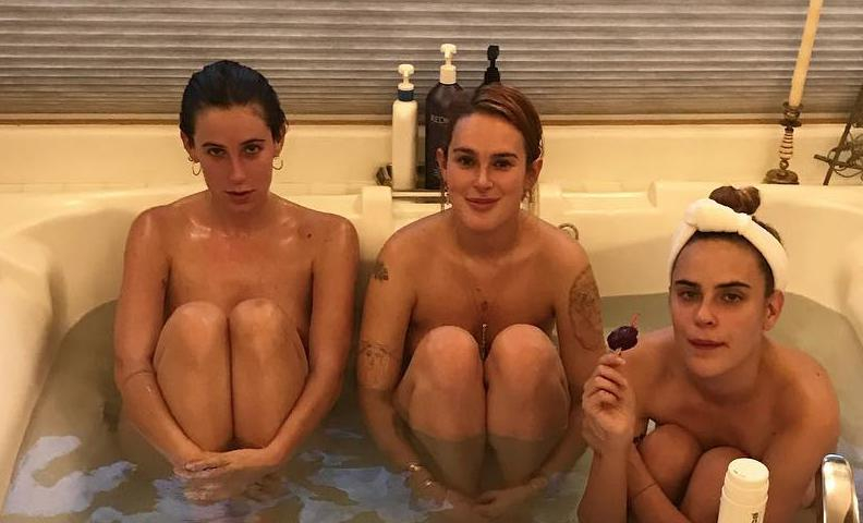 Rub-A-Dub-Dub, A Nip Slip And Three Naked Willis Sisters In A Tub!