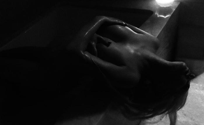 Christina Aguilera Nude In A Bathtub