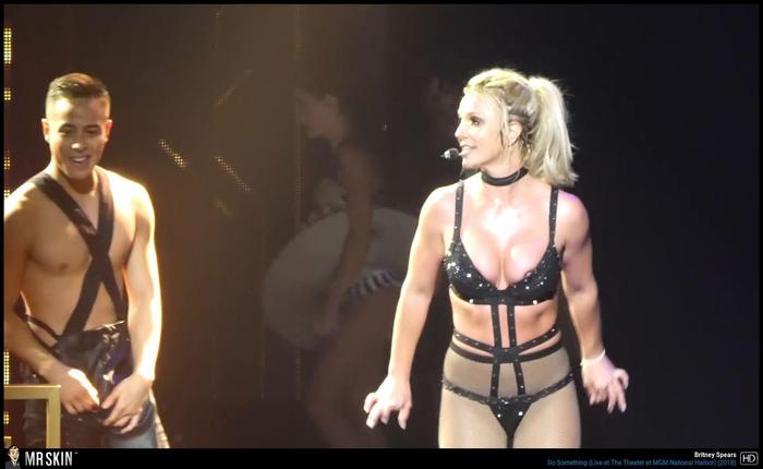 Watch Britney Spears Show Off Her Yoga Body