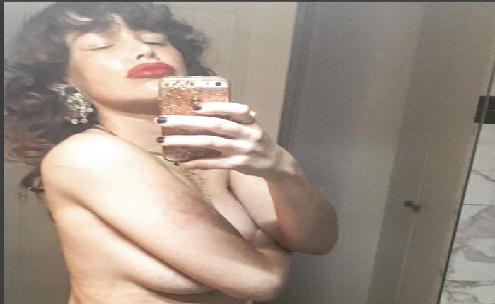 Paz de la Huerta Goes on a Naked Posting Spree
