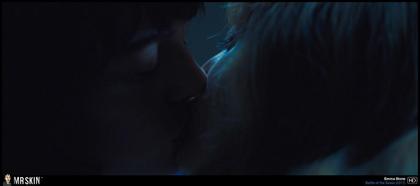 Emma Stone Talks About Showing Her Boobs For the First Time