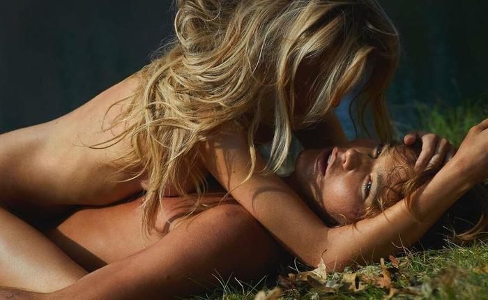 Stella Maxwell is Showing Off Original Skin with Her Adam & Eve Photoshoot