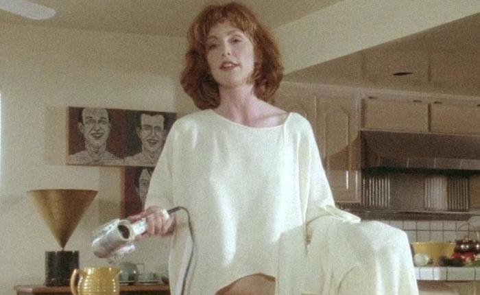 Anatomy of a Scene's Anatomy: Julianne Moore Proves She's a Real Redhead in 'Short Cuts'