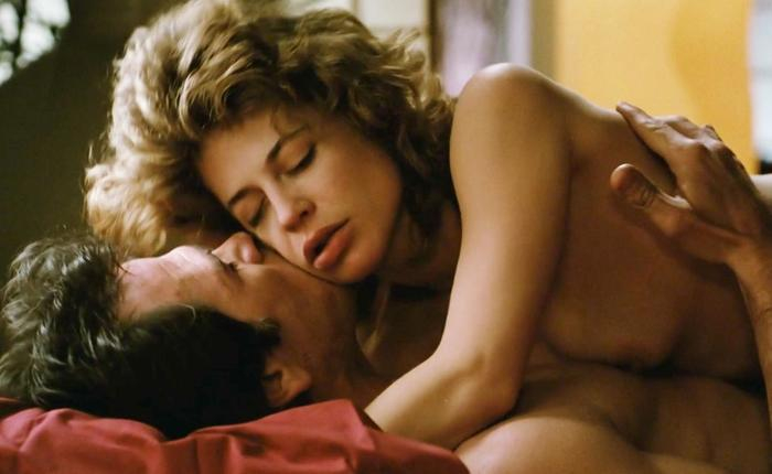 #TBT to Linda Hamilton's Nude Scenes