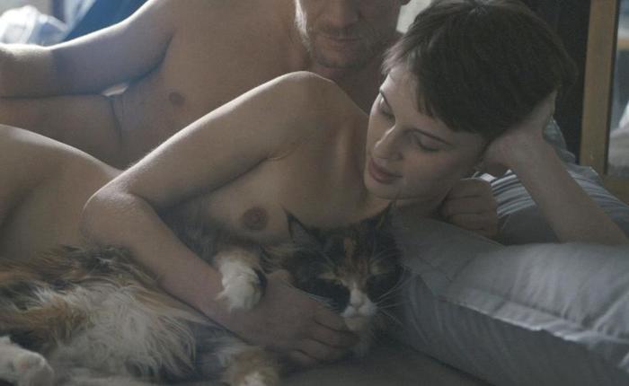 'Cats' May Not Have Any Nudity, But Cats Have Been Present at Many Nude Scenes
