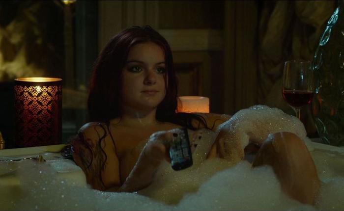 Ariel Winter Wears a See-Through Dress to Say Goodbye to Modern Family