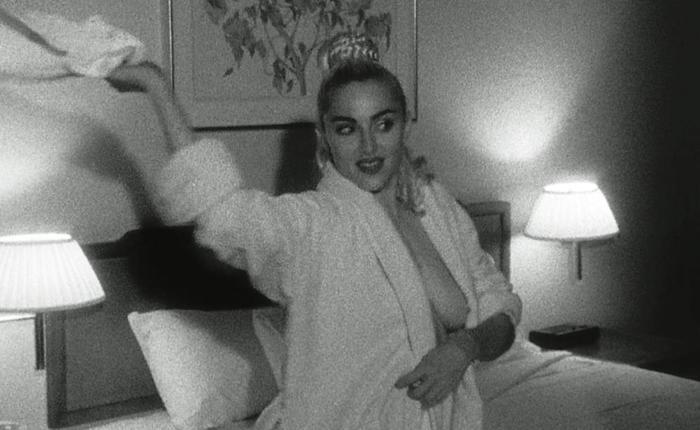 Sexy GIFs of Celebrities Jumping for Leap Day