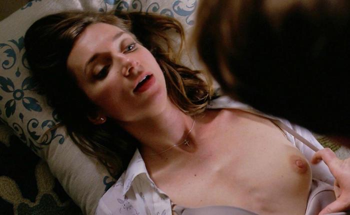 See Cute Comedian Lauren Lapkus Show Her Bare Breasts