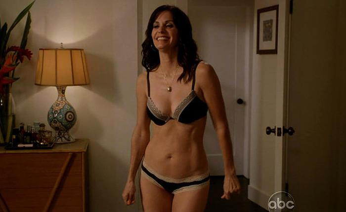 Battle of the Babes: Courteney Cox VS. Jennifer Aniston