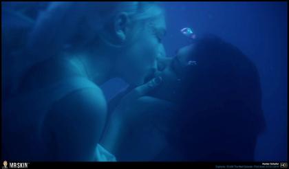Sexy Scenes That Use Bisexual Lighting