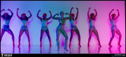 Sexy Scenes That Use Bisexual Lighting