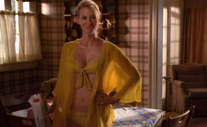 January Jones is Posting Nudes Again