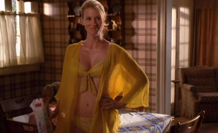 January Jones is Posting Nudes Again