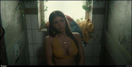 Is That Mimi Keene’s Bush?!