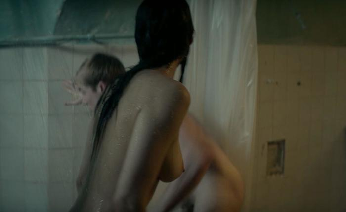 GIFs Of Jennifer Lawrence Being The Iconic Curvy Naked Badass That She Is