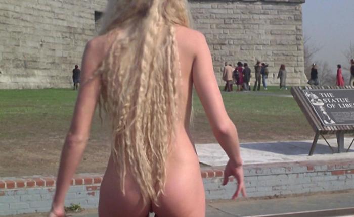 Daryl Hannah’s Naked Butt Is Back On Disney+