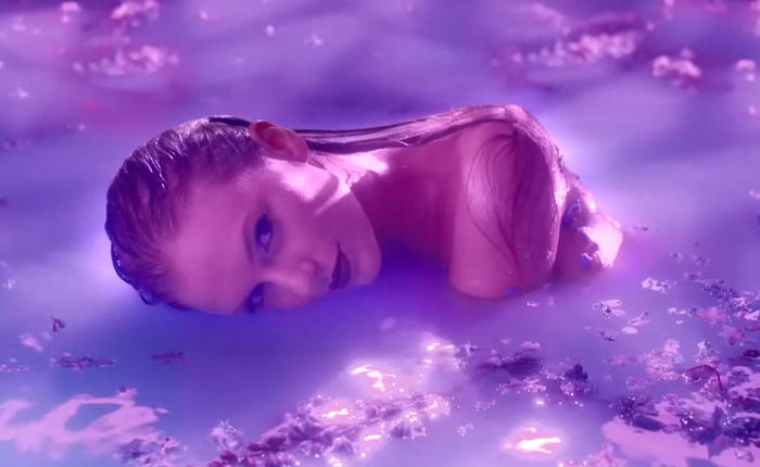 Taylor Swift Feet Pics: Celebrate New Album With The Sexiest Pics Of Taylor Swift!