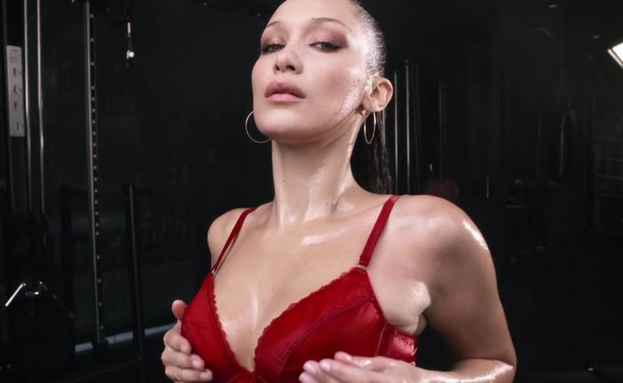 We Want To Be In Between These Sexy Celebs With Siblings!