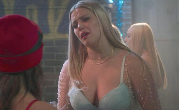 Regina George’s Lesbian Scene and Cam Girls Who Love to Get ‘Mean’