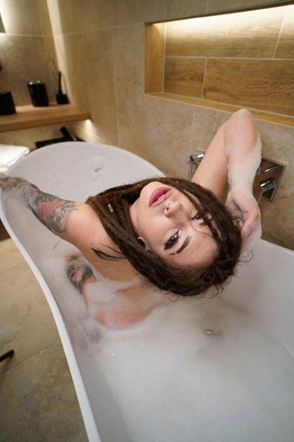A Skinterview with OnlyFans Model Lovely Chris