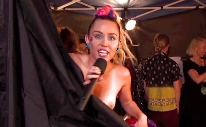 Sexy Celebs Who Pulled Double Duty on SNL, Including the Ones Who Slipped a Nip Live