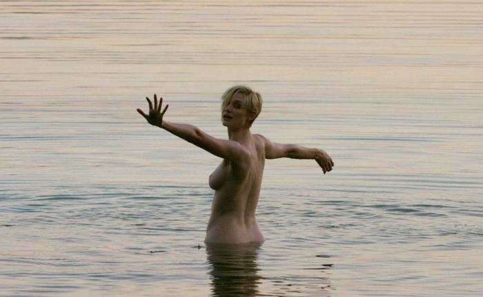  The Hottest Nude Scenes from the Tallest Celebrities