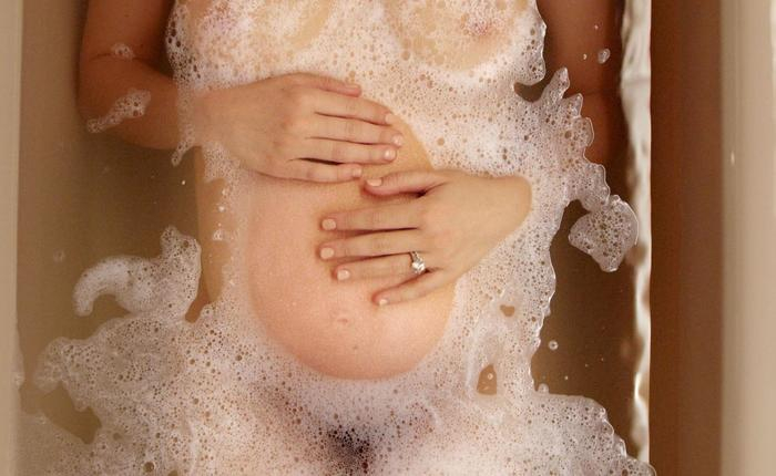 Labor Day Surprise: 10 Actresses Who Went Naked While Pregnant