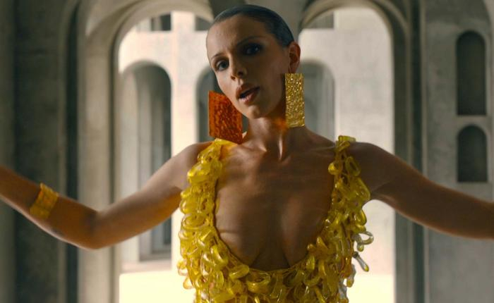 See Julia Fox’s Nipples In Her Latest Racy Red Carpet Look