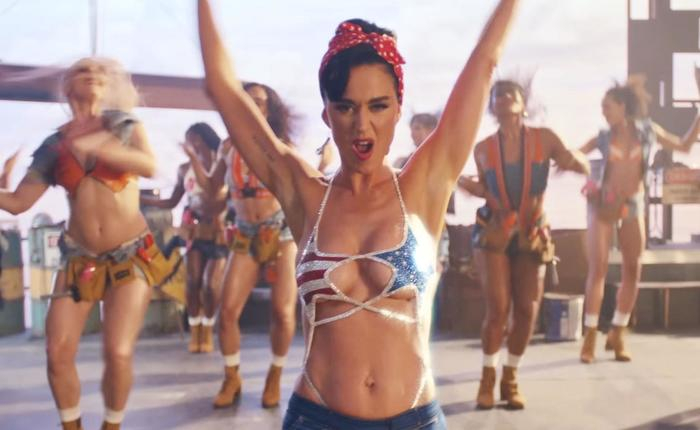Remember When Katy Perry Took Up Space With Her Pregnant Boobs?
