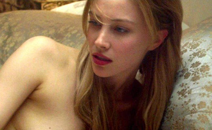 Nude Celebrities Who Look Like Sabrina Carpenter