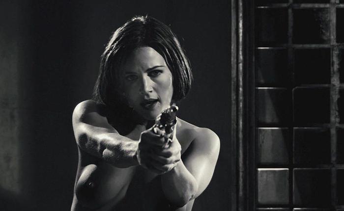 Happy Birthday to Nudity Maven Carla Gugino!