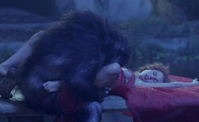 10 Actresses Having Sex with Monsters