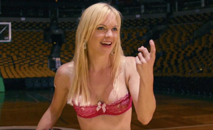 Anna Faris Returns to Scary Movie and More Cam Girls in Iconic Performances