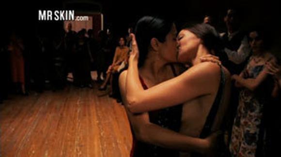 Lesbian Liplock: Ashley Judd & Salma Hayek in Frida (2002) Ashley Judd Salma Hayek 1109