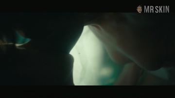 Jenny Slate’s Topless Debut And Full-Frontal French MILFs! Jessica Brown Findlay Jenny Slate 2979