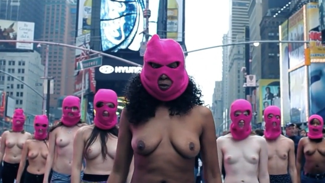 Top 5 Topless Protest Scenes Chelsea Handler Lola Kirke 4929