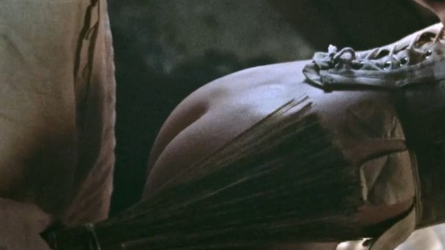 Sydney Sweeney’s Naked Again, 2x the Amanda Seyfried Skin, and More! Amanda Seyfried Alexandra Daddario Sydney Sweeney 5148