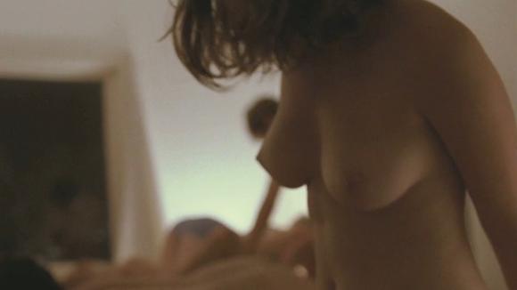Margaret Qualley's 40th Nude Scene, Elizabeth Olsen's Naked Cult Elizabeth Olsen Emilia Clarke Margaret Qualley April Consalo 5277