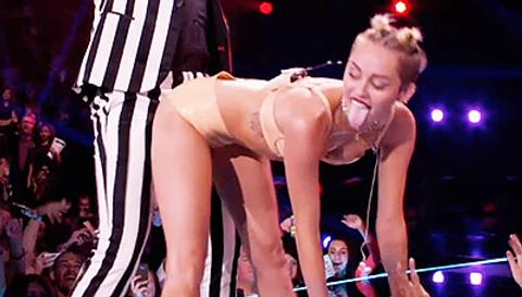 Whistle While You Twerk Weird And Wild Bouncing Dance 1146